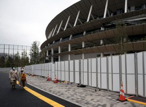 新型コロナウィルスの感染拡大により、東京オリンピック・パラリンピックの開催が危惧されるまでになっている（2月26日、東京）。
