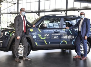 ジープ・レネゲード のPHV「4xe」の実証テスト車両