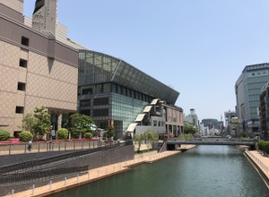 福岡アジア美術館のあるリバレインセンタービル