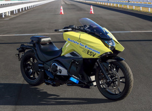 【ホンダ 将来安全技術】立ちゴケしない二輪姿勢制御技術…より自然な操縦ができるよう改良 画像