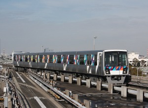 横浜シーサイドラインが運営する金沢シーサイドラインの列車。同社は神奈川県内で新交通システムの知見を有する唯一の事業者として、上瀬谷ラインへの参画を要請されていた。