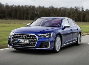 アウディ S8 改良新型