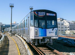 「全体的に平面や直線のエッジを際立たせた」という4000形のエクステリア。見る角度により表情が異なる躍動感があるデザインとされた。