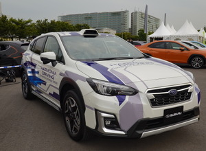 スバルが出展した、8台のカメラを搭載した実験車両『HARMONIA DRIVE』