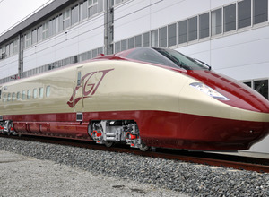 2014年に登場したフリーゲージトレインの最新試験車両FGT9001～9004。西九州新幹線（武雄温泉～長崎）と在来線との直通を視野に開発が進められていた。2018年7月に開発が断念されているが、佐賀県では低速走行を視野に入れた導入も選択肢に入れるべきとしている