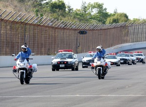 街をまもるクルマ パレードラン