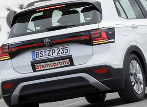 VW T-Cross 改良新型プロトタイプ（スクープ写真）