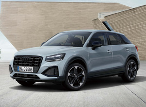 アウディ Q2 ブラックスタイル プラス