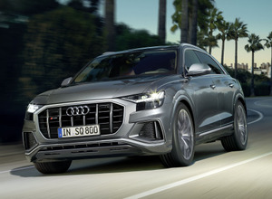 アウディ SQ8