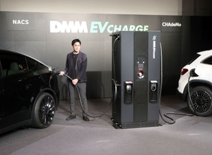 DMM EV CHARGE：NACS・CHAdeMO対応ダブルガン充電器発表