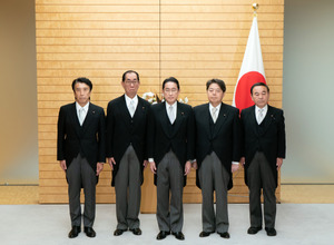 閣僚交代（12月14日）