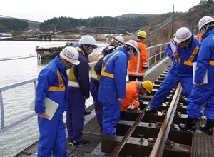 田鶴浜駅～笠志保駅間：橋りょう被災箇所の調査