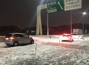 2022年1月6日の大雪：冬用タイヤやチェーン未装着車両による立ち往生（首都高速横浜北線）