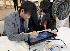 モビリティデザイン大賞：山口レオン剛史さん、作品名：Trans Collector