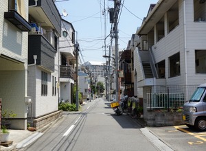 道幅狭い生活道路、法定速度を30km/hに変更へ、警察庁検討（写真はイメージ）