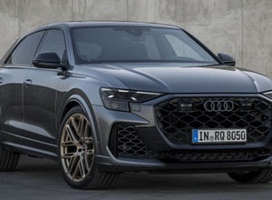 アウディRS Q8  改良新型