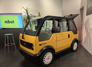 2025年12月からの納車が決まり、2024年8月から予約が始まったKGモーターズの『mibot』（ミボット）