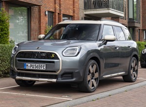 MINI カントリーマンSE ALL4新型