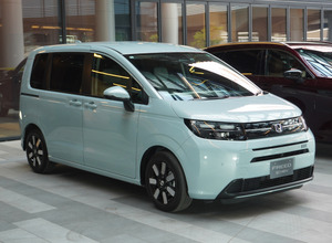 「2024-2025 日本カー・オブ・ザ・イヤー」を受賞したホンダ フリード