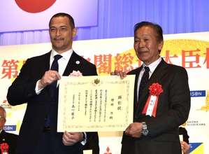 室伏 広治 スポーツ庁長官と増岡 浩 三菱自動車工業株式会社 理事