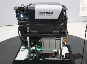 ホンダの第2世代FCユニット（次世代燃料電池モジュール／モックアップ）：出力は全モデル約2倍の150kW