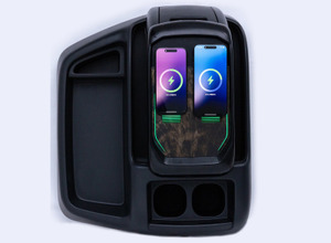 ステルス加飾技術を使ったアルプスアルパインのコンソール取付型ワイヤレスW充電器