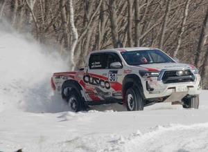 XC-2 クラス 1 位 CUSCO YH ジオランダーHILUX