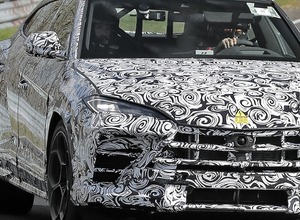ランボルギーニ ウルス 改良新型のプロトタイプ