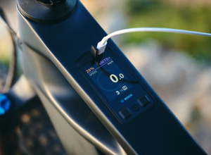ボッシュのeバイク向けフレーム一体型ディスプレイ「Kiox 400C」