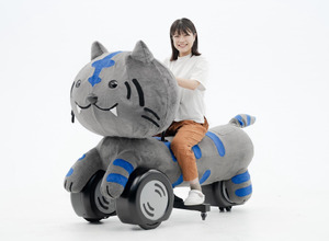 前2輪バイク「LMW」をモチーフとしたキャラクター「ニャイケン」の実物大モデル