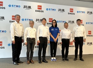 （左から）トヨタ中嶋氏、スバル藤貫氏、エネオス藤山氏、STMO桑山事務局長、マツダ梅下氏、日産モータースポーツ＆カスタマイズ木賀氏