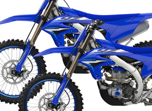 ヤマハのクロスカントリーバイク「YZシリーズ」2026年モデル。写真はYZ450FXとYZ250FX。