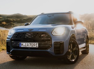MINI カントリーマンの限定車「スレート・ブルー」