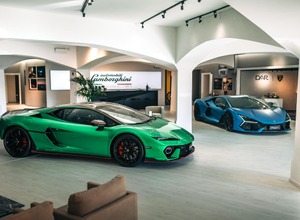 ランボルギーニが地中海の高級リゾート地のサルデーニャ島のコスタ・スメラルダに、「ポルト・チェルヴォ・ラウンジ」をオープン