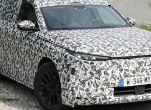 DS 7 次期型のプロトタイプ