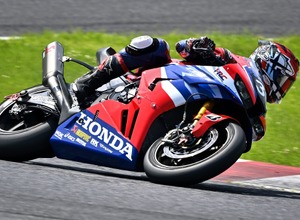 見事優勝し、鈴鹿8耐4連覇を達成した♯30 Hondaのワークスチーム「Honda HRC：CBR1000RR-R」
