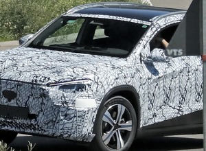 メルセデスベンツ GLA 次期型のプロトタイプ