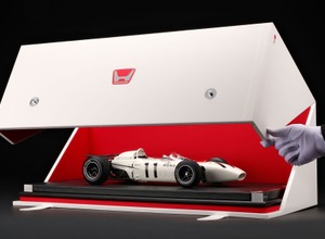 ホンダF1初勝利マシン「RA272」の8分の1スケールモデル