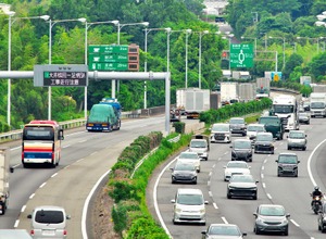 お盆期間、30km以上のいわゆる大渋滞は16回で、33%減と大幅に減少したという（写真はイメージ）
