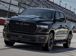 5.7リットルV8「HEMI」エンジンを搭載するラム1500 ブラックエクスプレス