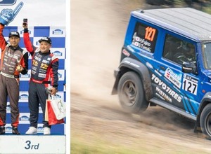 左：XC-3クラス表彰台／右：XC-3クラス優勝「WISTERIA with TOYO TIRES」の参戦車両 ジムニー シエラ