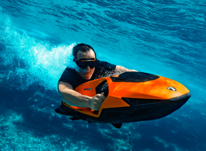 ランボルギーニとCAYAGOが共同開発した水中スクーター「SEABOB SE63」