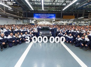 ステランティスのアルゼンチンのブエノスアイレス州エルパロマール工場で累計生産台数300万台を達成