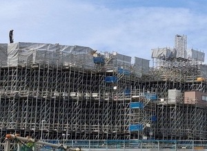 北野牧トンネル上部（群馬県松井田町大字北野牧）に位置する約70ｍ（当初の高さ）におよぶ岩塊を撤去する工事