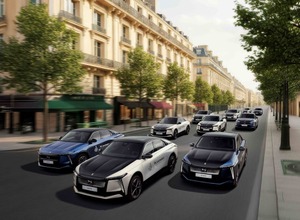 DS『N°8』がパリファッションウィークの公式車両に