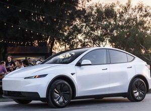 テスラ・モデルYスタンダード