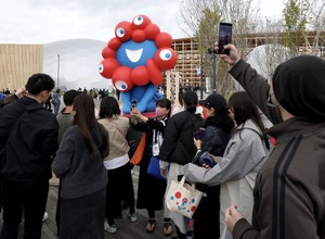 大阪・関西万博が閉幕、184日間で2500万人超が来場した（写真は初日）