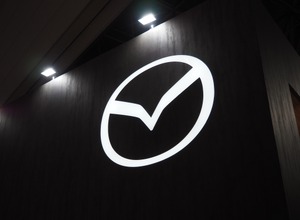 マツダの新ブランドシンボル(ジャパンモビリティショー2025)