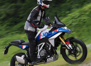 【BMW F450GS 試乗】アドベンチャーの走りはGSが教えてくれる、小さくてもその血統はホンモノだ…青木タカオ