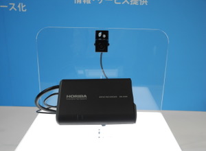 堀場製作所の二輪車用ドライブレコーダー「DR-2000」